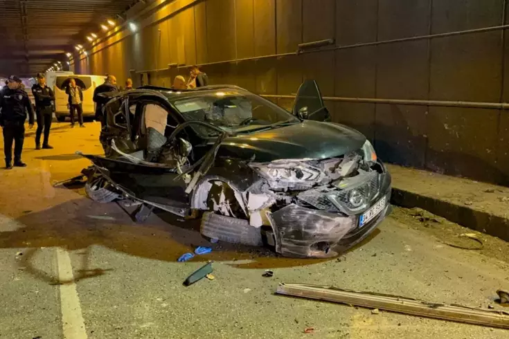 Cip, kamyonet ile kafa kafaya çarpıştı: 2 ölü, 1 yaralı