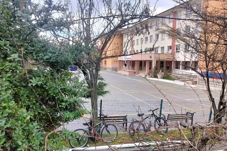 Lisede mide bulandıran olay Kız öğrencilerine cinsel organının fotoğrafını gönderdi