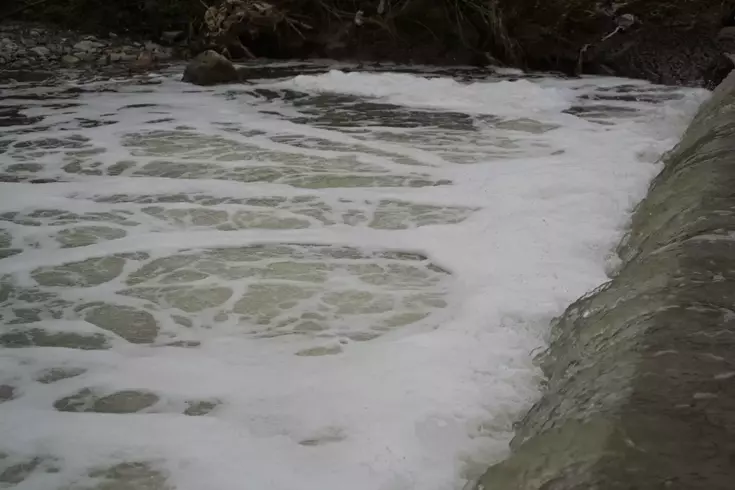 Köpüren dereden yayılan ağır koku vatandaşları tedirgin etti
