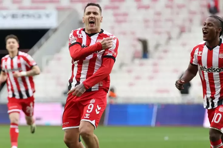 6 gollü nefes kesen düello Sivasspor galibiyeti 906’da kaçırdı