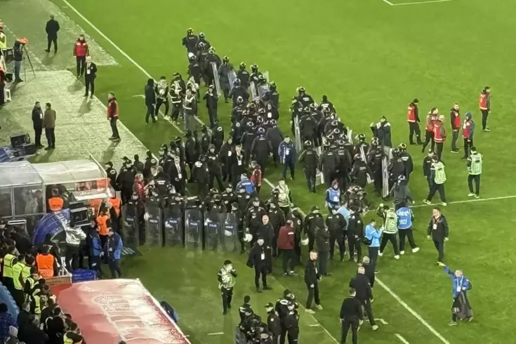 Trabzonspor taraftarı maç biter bitmez çılgına döndü