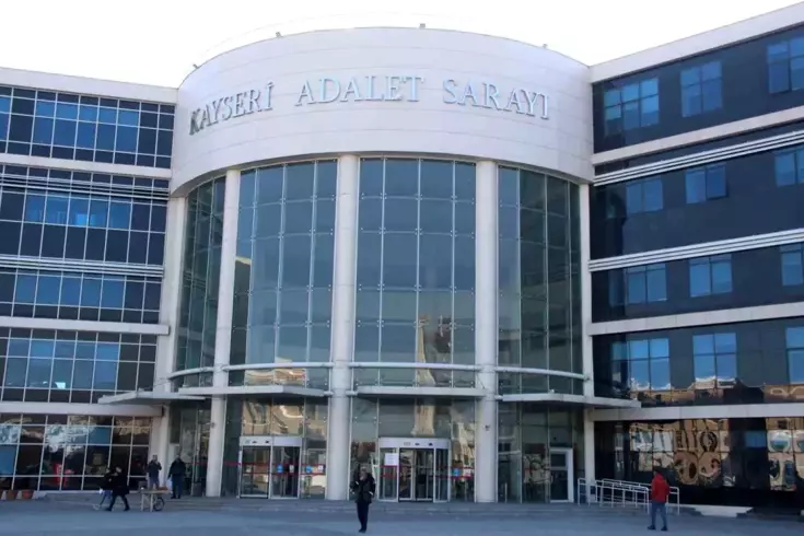 Arkadaşının ısrarıyla açtığı banka hesabı başına bela oldu