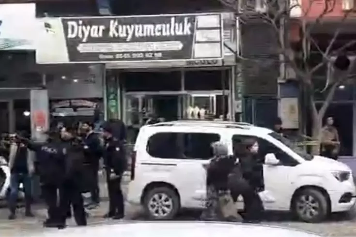 17 yaşındaki üç çocuktan milyonluk kuyumcu soygunu