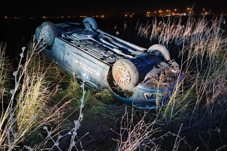 Görüştüğü kadının eşi tarafından kovalanırken kaza yaptı