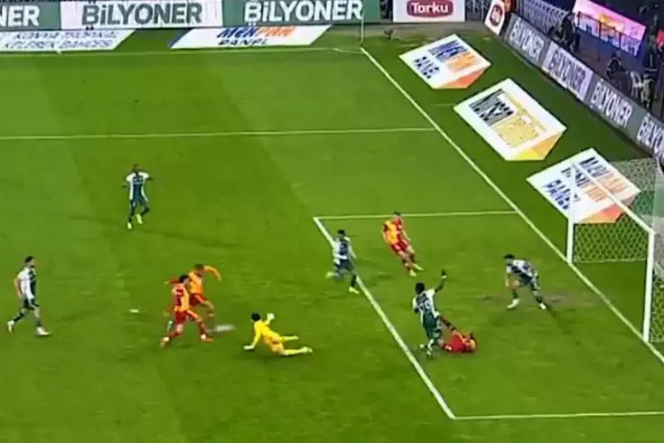 Galatasaray’ın golü VAR’dan döndü Saniyeler sonrası olay paylaşım