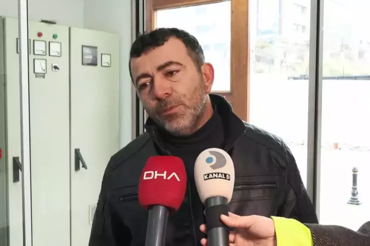 Durakta gördüğü eşini başından silahla vurarak öldürdü