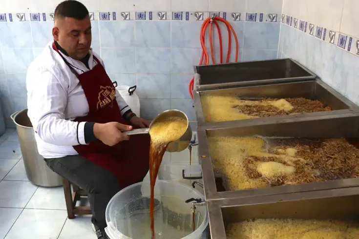 Litresi sadece 25 TL Anadolu’nun ’kolası’ için Ramazan’da uzun kuyruklar oluşuyor