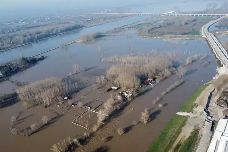 İki ilde kırmızı alarm Tahliyeler başladı, yollar kapandı