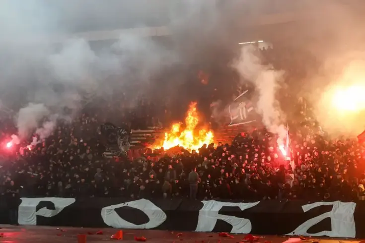 Olaylı derbide ortalık savaş alanına döndü İşte kazanan