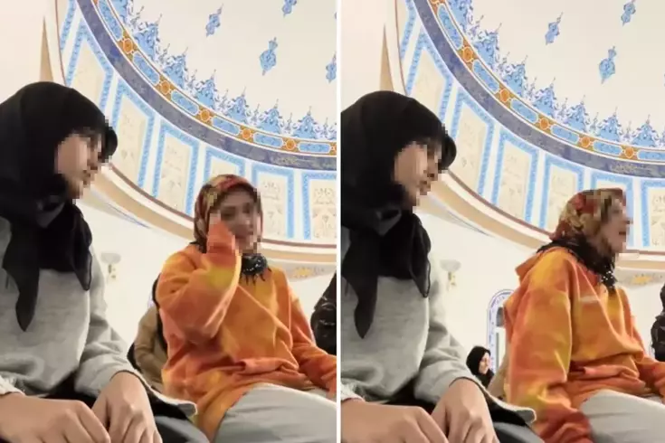 Teravih namazı sırasında yaptıkları fark edilince camiden kovuldular