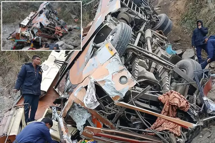 Katliam gibi kaza Cansız bedenleri otobüsten güçlükle çıkardılar