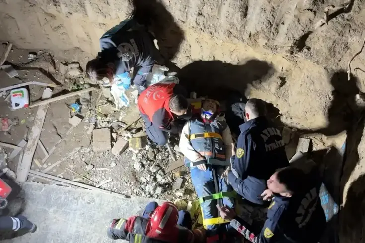 Tuvalet ihtiyacını gidermek için girdiği inşaatta kabusu yaşadı Ekipler seferber oldu