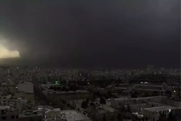 Saldırılar sabahı Tahran Petrol resmen yağmur olup yağdı