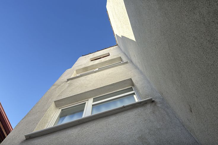 Babanın çatıdan attığı demir oğlu öldürdü