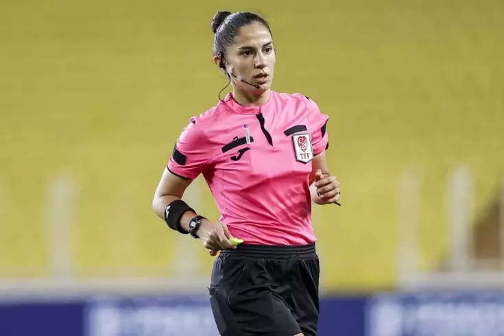 Süper Lig’de tarihi karar: Kadın hakem ilk kez maç yönetecek