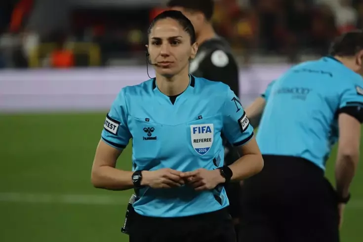 Süper Lig’de 22 yıl sonra kadın hakem düdük çaldı
