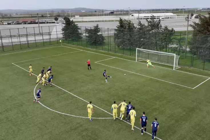 Tek penaltı atışı için 226 kilometre yol gittiler