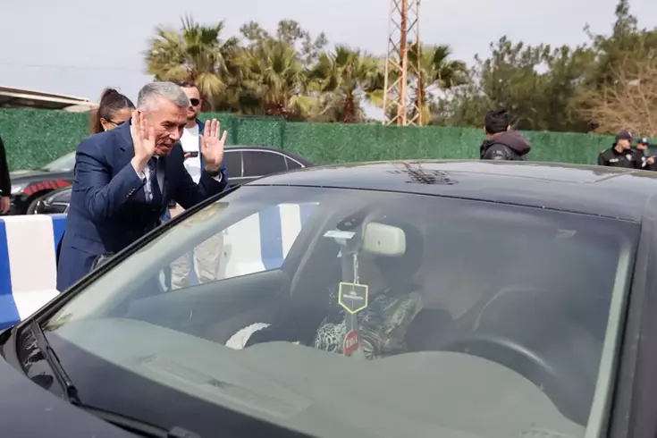 İlçeye bir günde 25 bin araç giriş yaptı, gelenleri kaymakam karşıladı