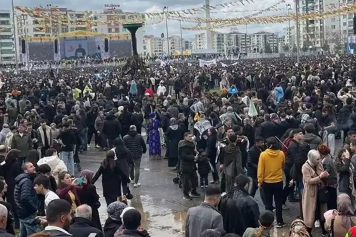Diyarbakır’da nevruz etkinliği: Kürt meselesini çözen bir Türkiye, bölgede güçlü bir aktör olur