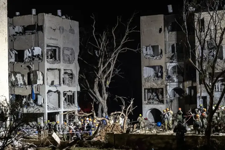 İran İsrail’de 4 şehri füze ve İHA’larla vurdu 200’den fazla ölü ve yaralı var