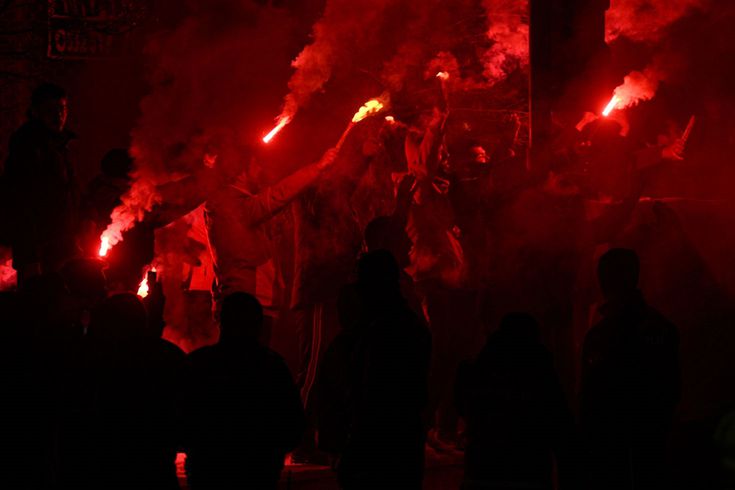 Verilen cezaları adaletsiz bulup tribünlerden süresiz olarak çekildiler