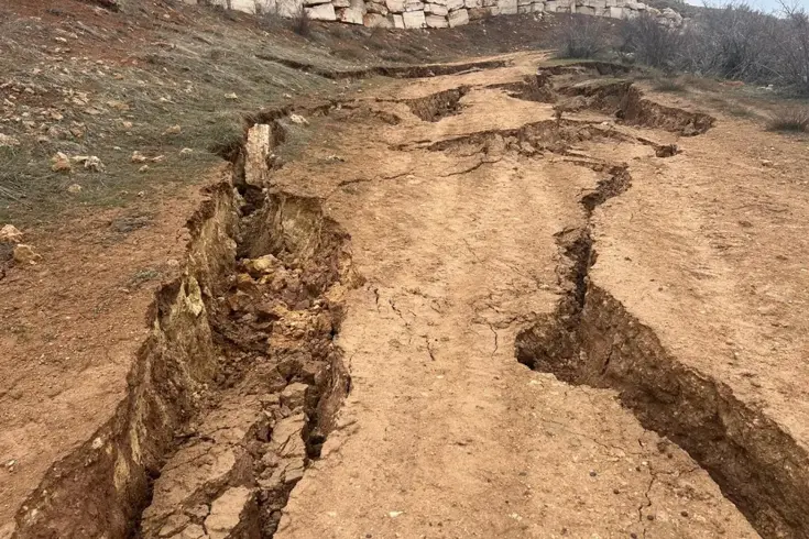 Yer yarıldı, görüntüler dehşete düşürdü Kimse bölgeye yaklaşamıyor