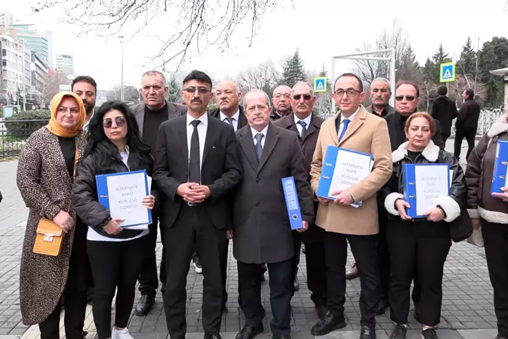 Alternatif Parti’nin kuruluş dilekçesi İçişleri Bakanlığı’na teslim edildi