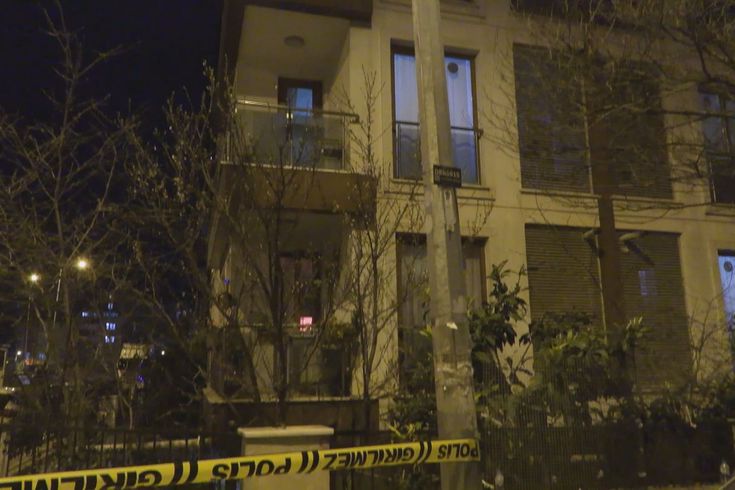 Çekmeköy’de annesi ve ağabeyini silahla öldürüp, diğer ağabeyini yaralayan şüpheli yakalandı