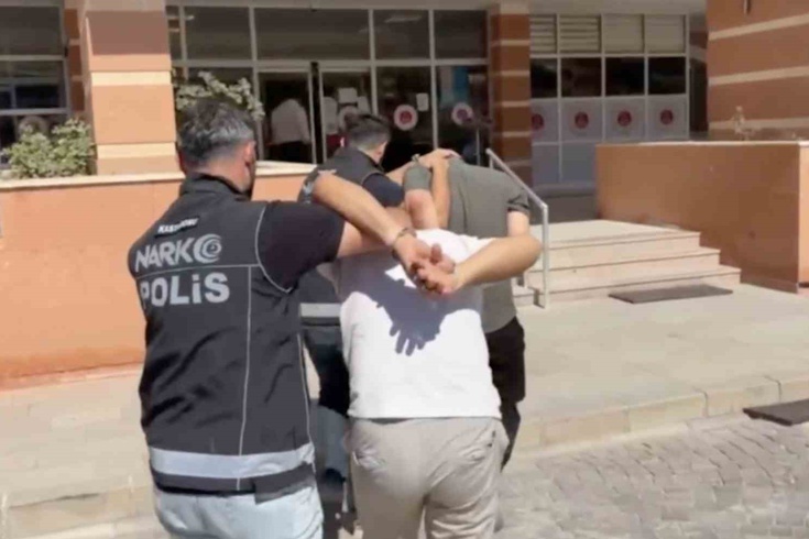Kastamonu polisi otomobildeki fotoğraf makinesinden uyuşturucu çıkardı: 2 kişi gözaltında