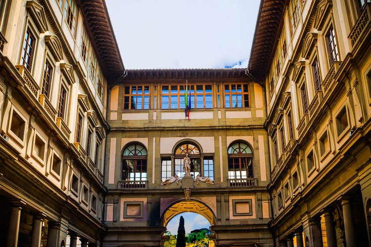 İtalya'da şiddetli yağış nedeniyle Uffizi Galerisi'ni su bastı