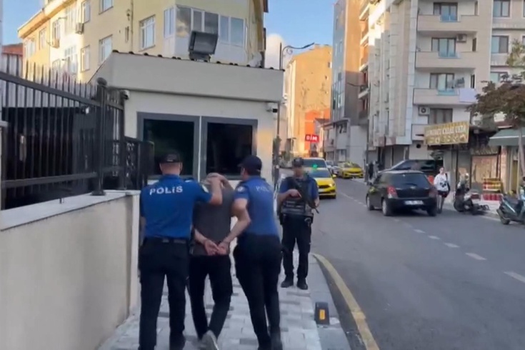 Gülbahar Mahallesi'nde tepki çeken anlar: Aynı sözleri polislerin yanında da yineledi