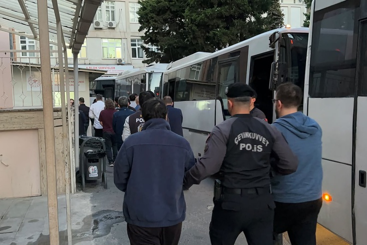 Çağrı merkezi operasyonunda gözaltına alınan 191 şüpheli sağlık kontrolünden geçti