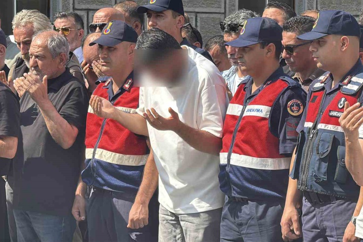 3 aylık Umay bebek toprağa verildi: Küçücük tabutunu babasını taşıdı