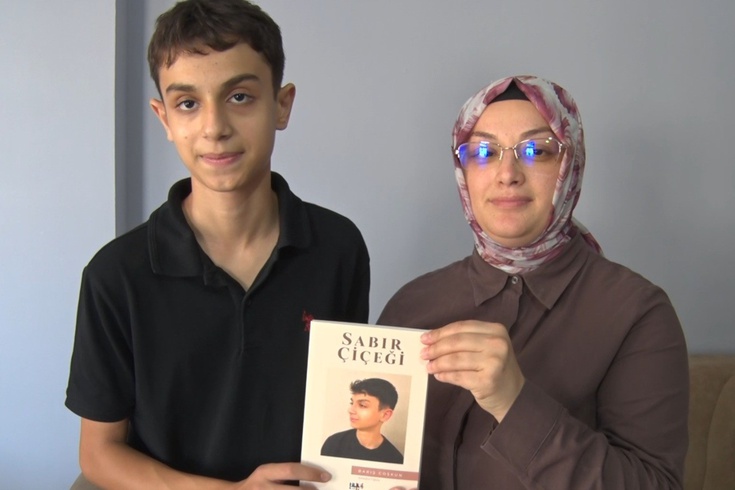 Tedavi gördüğü odada kaleme sarıldı! Barış'ın dizeleri 'Sabır Çiçeği' adıyla kitaplaştı
