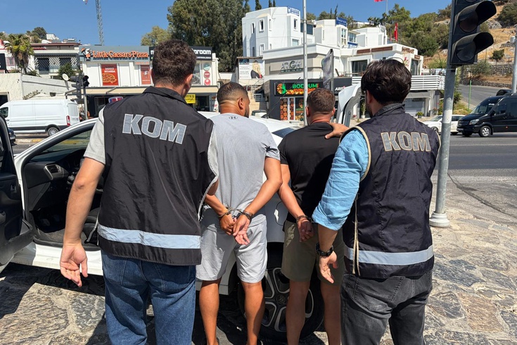 Sahte kimlik ve pasaportla Bodrum'a geldi! Fransa'nın kırmızı bültenle aradığı isim yakalandı