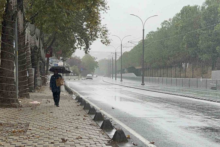 Kocaeli'yi sağanak vurdu: Bazı noktalarda su baskını, Valilikten çarşambaya kadar tedbir çağrısı