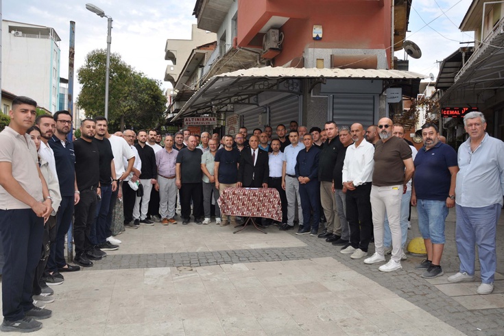 Kuyumcuyu basan silahlı soyguncuyu çevre esnafı yakaladı! Salihli'de kepenkler indi