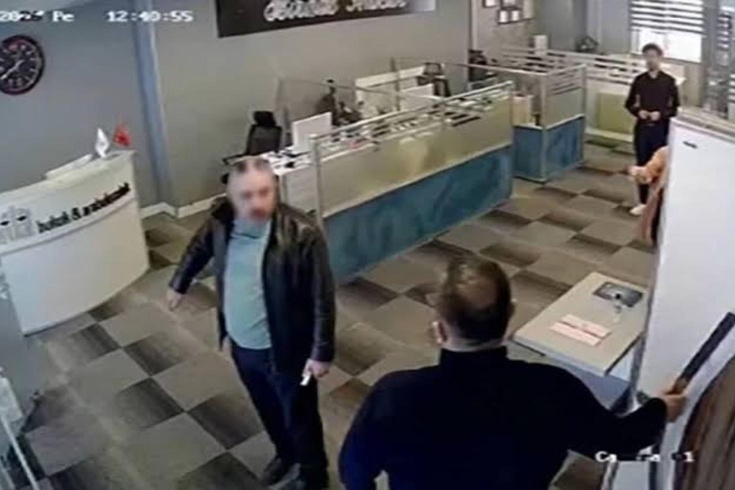 Avukatın boğazına bıçak dayadı! 7 yıl 1 ay hapisle serbest bırakıldı