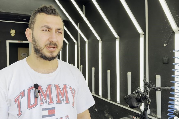 Yemek ikram ettiği çocuk boğulmak üzereydi! Artvin'de oto yıkamacının müdahalesi hayat kurtardı