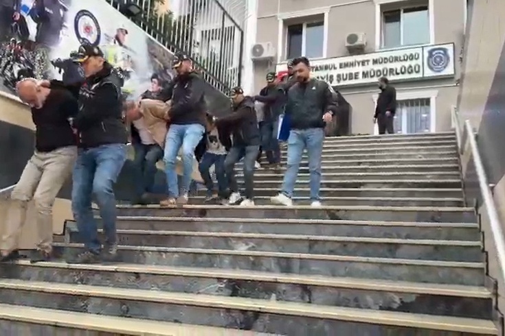 İstanbul'da 'Mühür' operasyonu! Masöz ilanıyla kadınları fuhuşa sürükledikleri öne sürülen 15 kişi adliyede