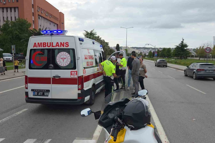 Samsun'da kasksız motosikletliler yaya geçidindeki çocuğa çarpıp kaçtı! 6 yaşındaki K.Ü. hastanelik oldu
