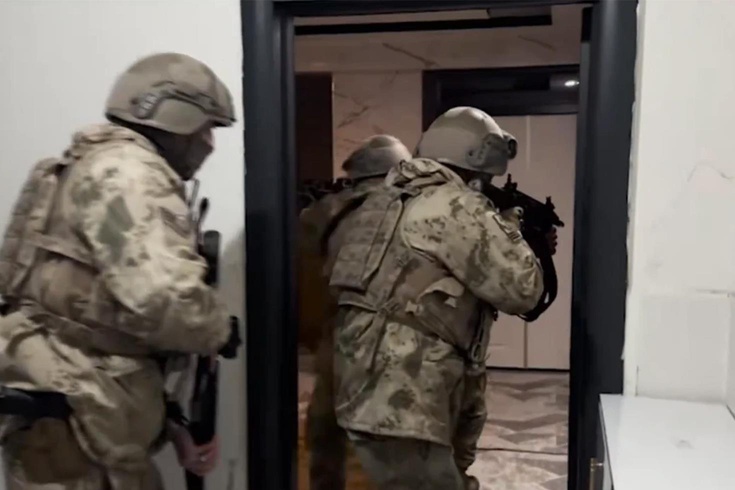 İstanbul'da El Kaide ve DEAŞ'a sabah operasyonu düzenlendi, 11 kişi gözaltına alındı.
