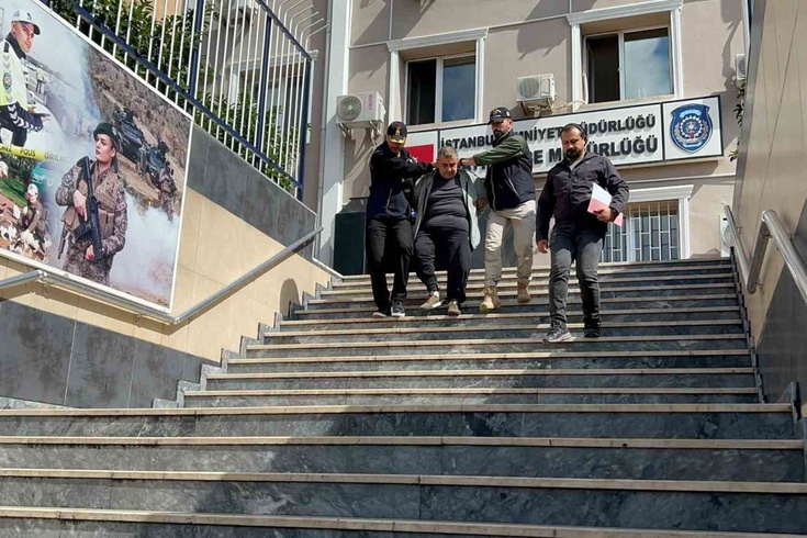 12 yıldır aranıyordu! Otel odasında bir kadınla yakalandı, çift kelepçe takıldı