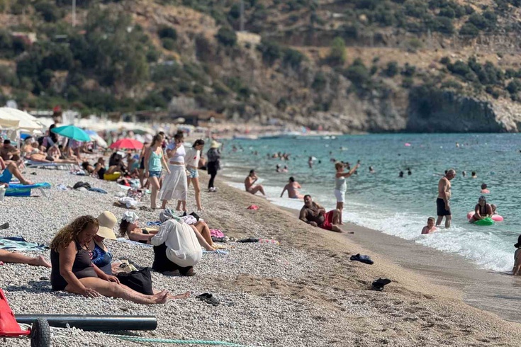 Fethiye'de yaz bitmedi: Eylülün son günlerinde denize girenler Ölüdeniz'i doldurdu