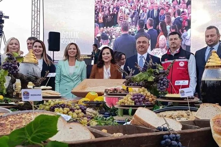 Türkan Şoray sahneye çıktı, festivalde renkli anlar yaşandı