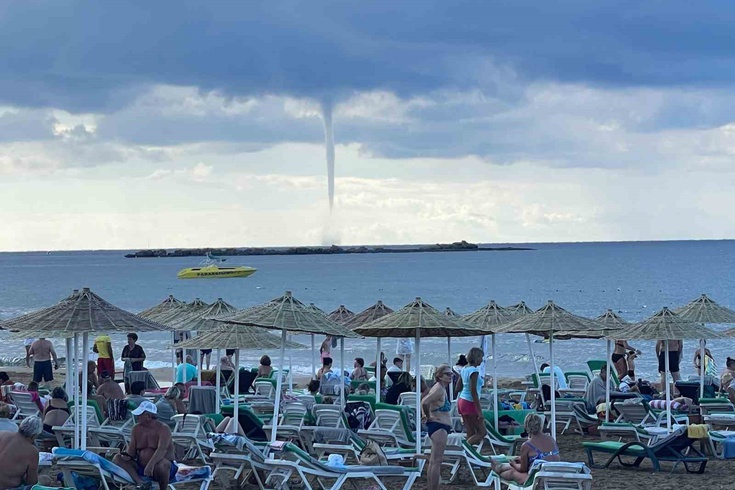 Alanya İncekum'da denizde dev hortum oluştu, kıyıdakiler o anları kaydetti