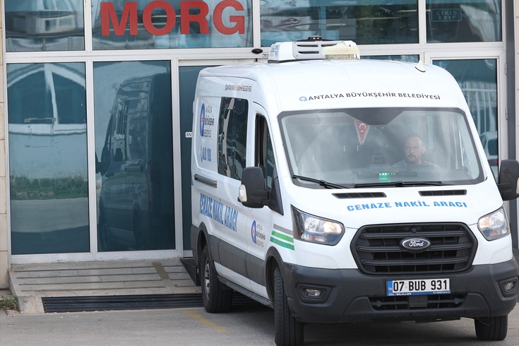 Tır faciasında yürek yakan anlar! Cenazeyi almaya gelen abla fenalaştı