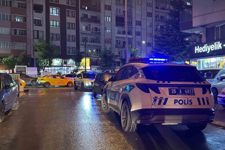 Tepebaşı'nda kavgadan kaçan 15 yaşındaki çocuk, sığındığı telefon tamircisinde yakalanıp dövüldü