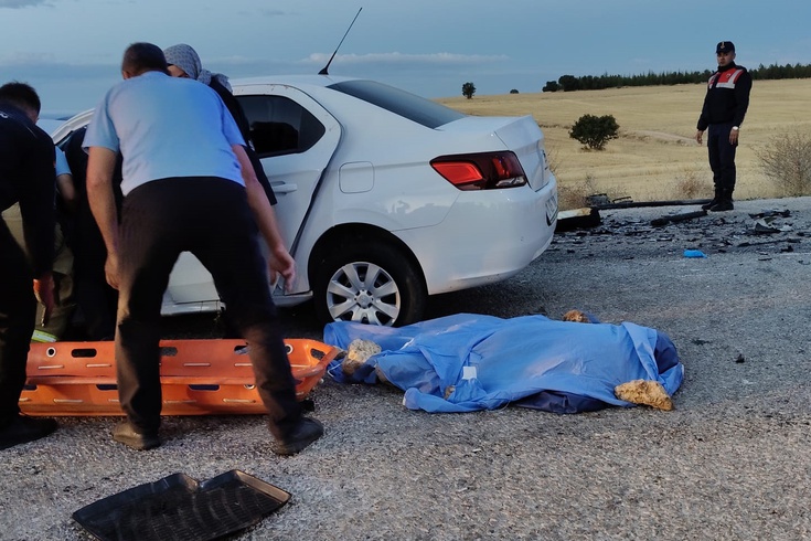 Mutluluk yolculuğu acıyla bitti! Düğün konvoyunda 2 kişi öldü