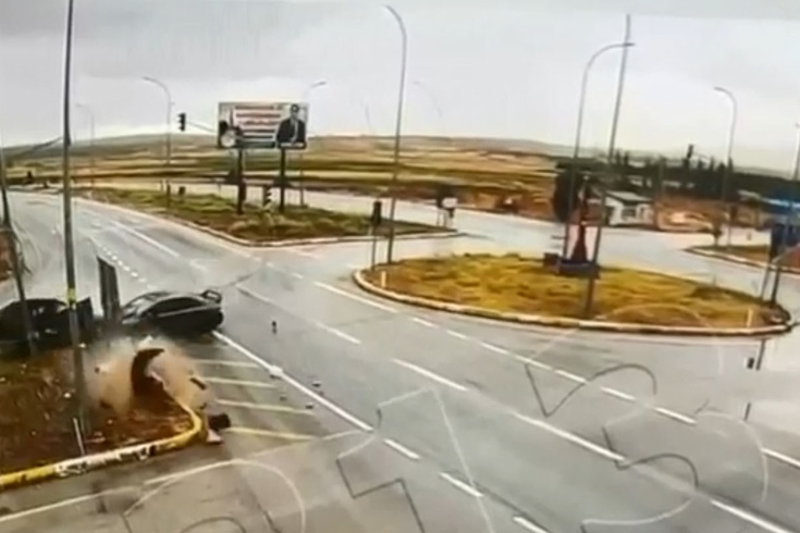 Altıntaş'ta kafa kafaya çarpışan otomobillerde 2 kişi hayatını kaybetti, 8 kişi yaralandı